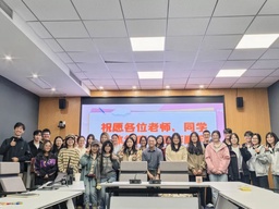 活动回顾 | 色中色
举办2025年生涯启航月系列活动之「辅导员职业分享会」